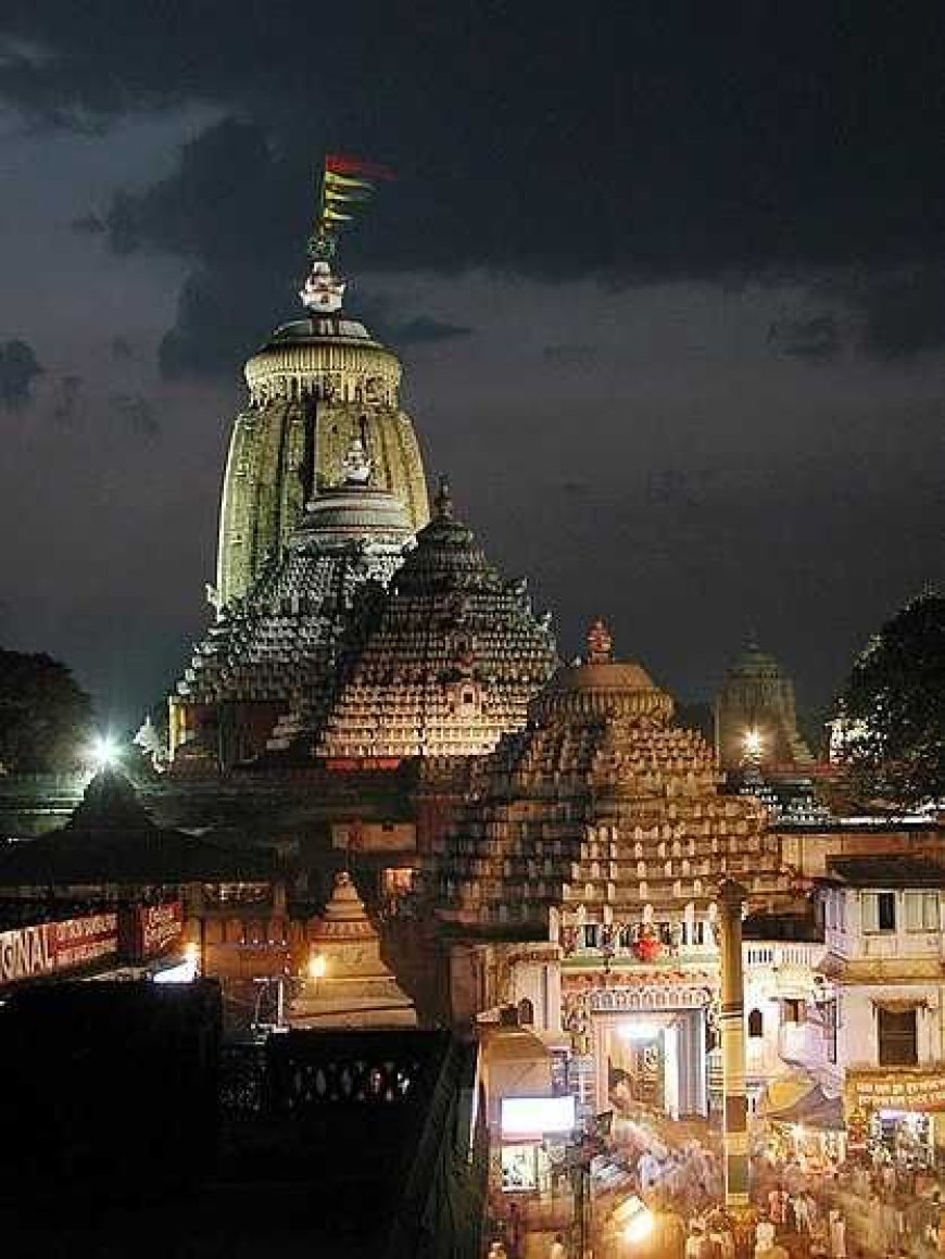 What is the scientific explanation for the fact that no birds or airplanes fly over the Jagannatha Temple?