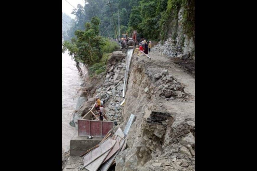 Sikkim PWD Expedites Repair Work on NH10, Light Vehicle Traffic to Resume by Tuesday