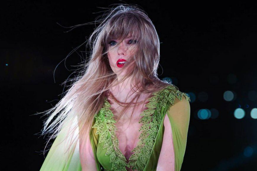 Taylor Swift Asks Fans to Refrain from Throwing Objects on Stage: "It Really Freaks Me Out"