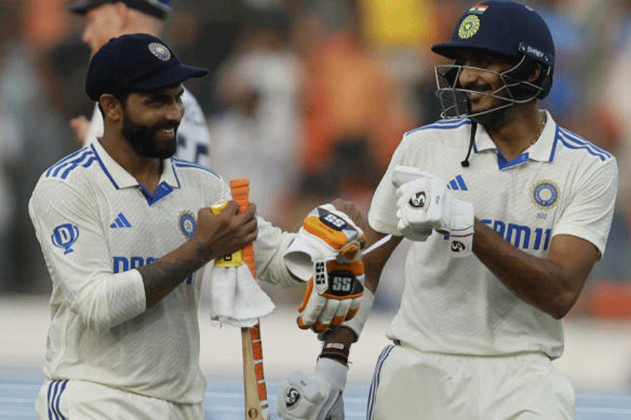 England Struggles in Opening Test as India Takes Commanding Lead