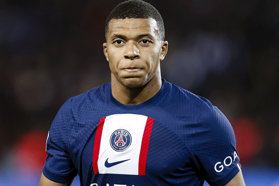 Mbappe Misses PSG Trip to Nice with Hamstring Injury