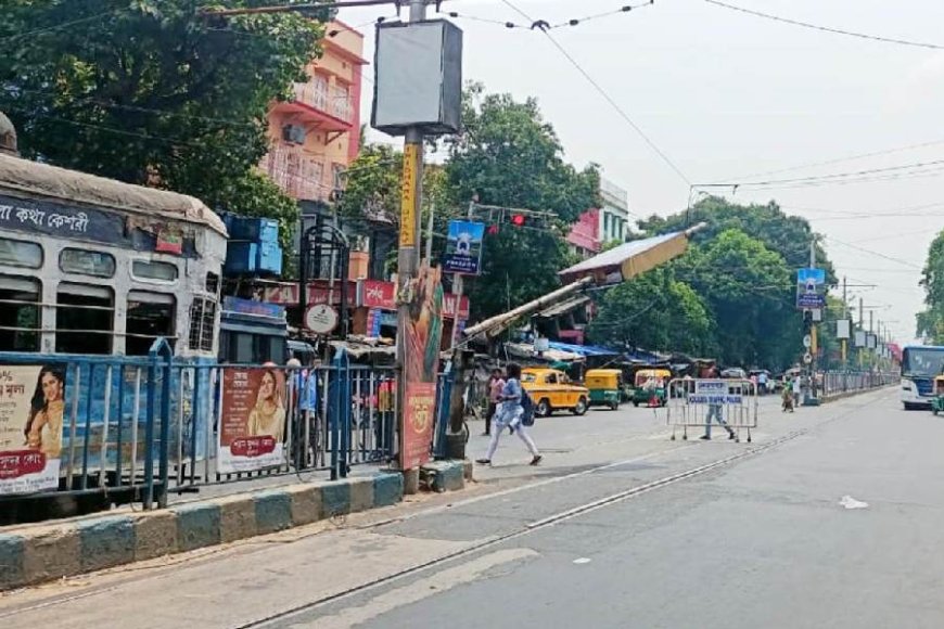 Tram Mishap in Kolkata: Current Collector Rod Damages Traffic Signal Post